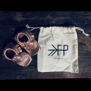NIB Rose Gold Freshly Picked Moccasins size 3